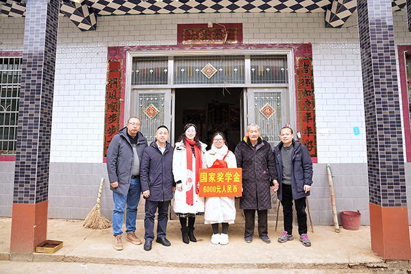 衡陽技師學(xué)院開展國家獎(jiǎng)學(xué)金獲得者走訪慰問送溫暖活動(dòng)